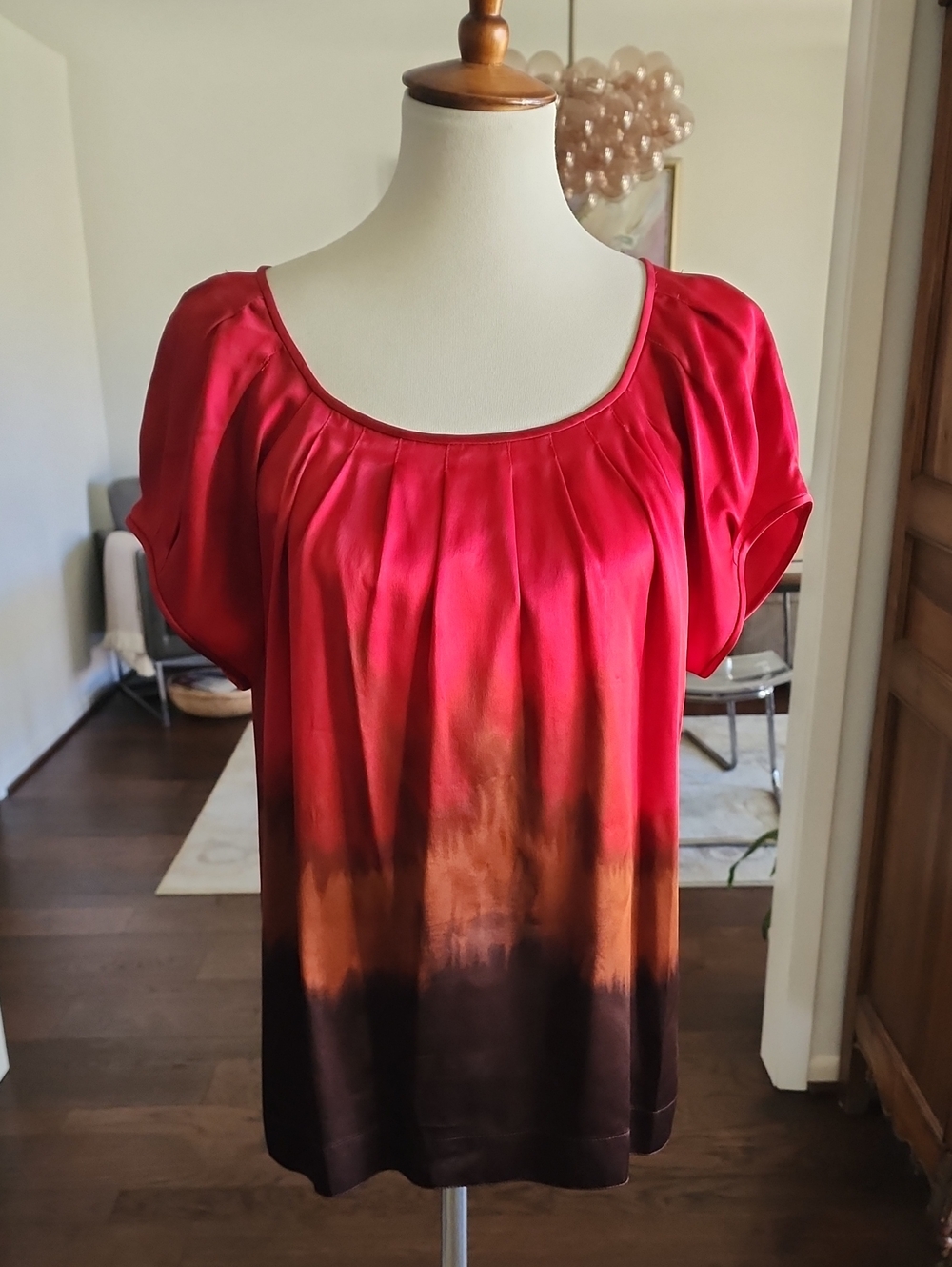Chaus Ombre Scoop Neck Short Sleeve Top in Red and Brown